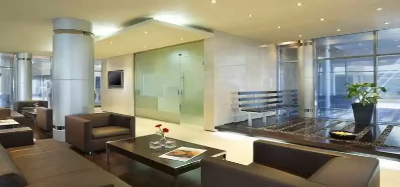 Wohn Klaar eigendom 3 Schlafzimmer F/F Wohnung  zu vermieten in Al Sadd , Doha #11870 - 1  image 